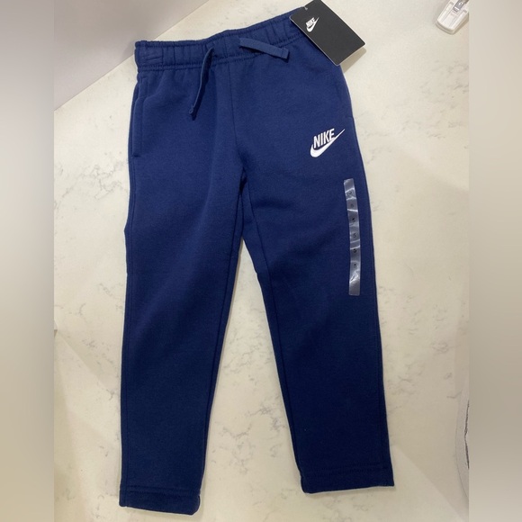 ✨NIKE✨NWT KIDS SWEATPANTS ✨SIZE S✨ - Picture 1 of 6